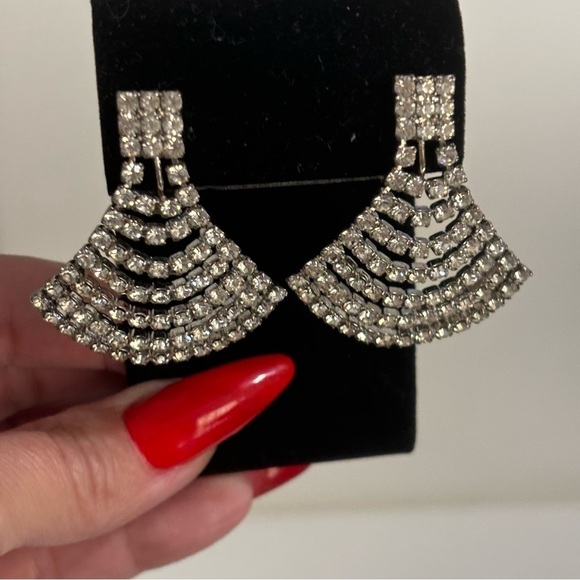 Vintage clear rhinestone articulated dangle clip on earrings - Picture 5 of 8